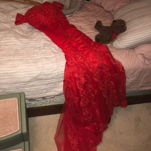 I wore it once for prom, absolutely loved it :)